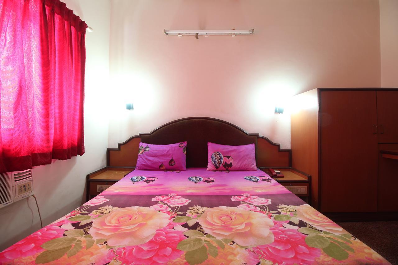 Soubhagya Inn Силваса Екстериор снимка